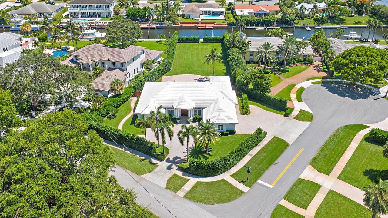 839 Country Club Dr