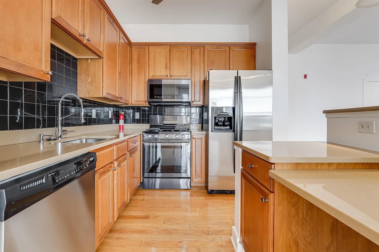 3 Greenwich Dr #112