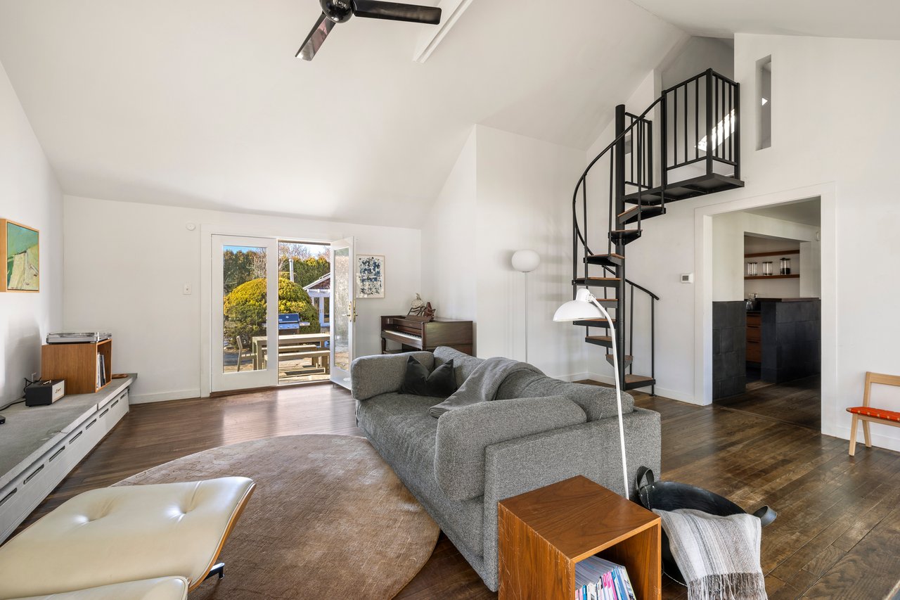 11 Cove Ave E, Sag Harbor