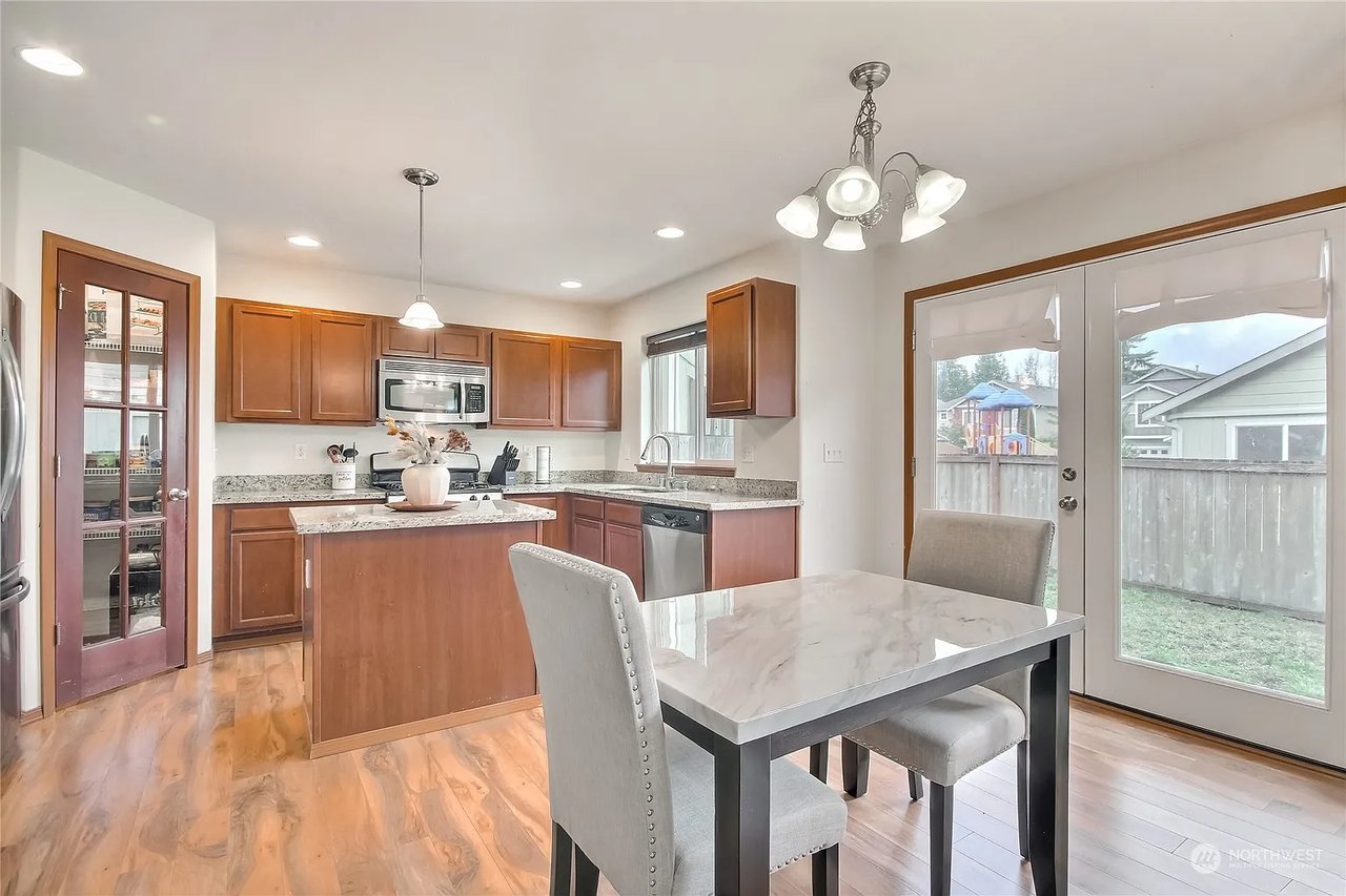 225 93rd Pl SW