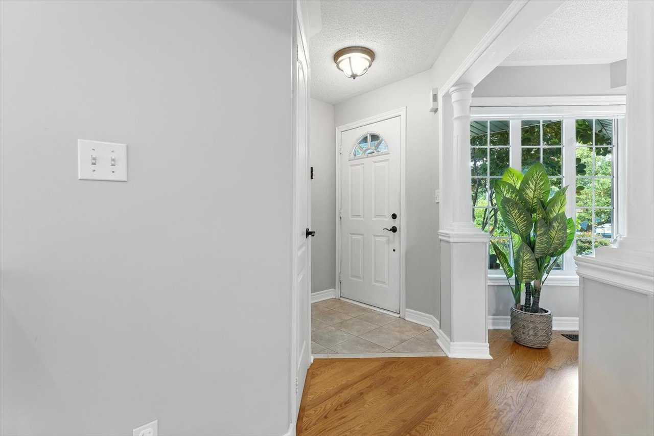 151 Mowat Cres