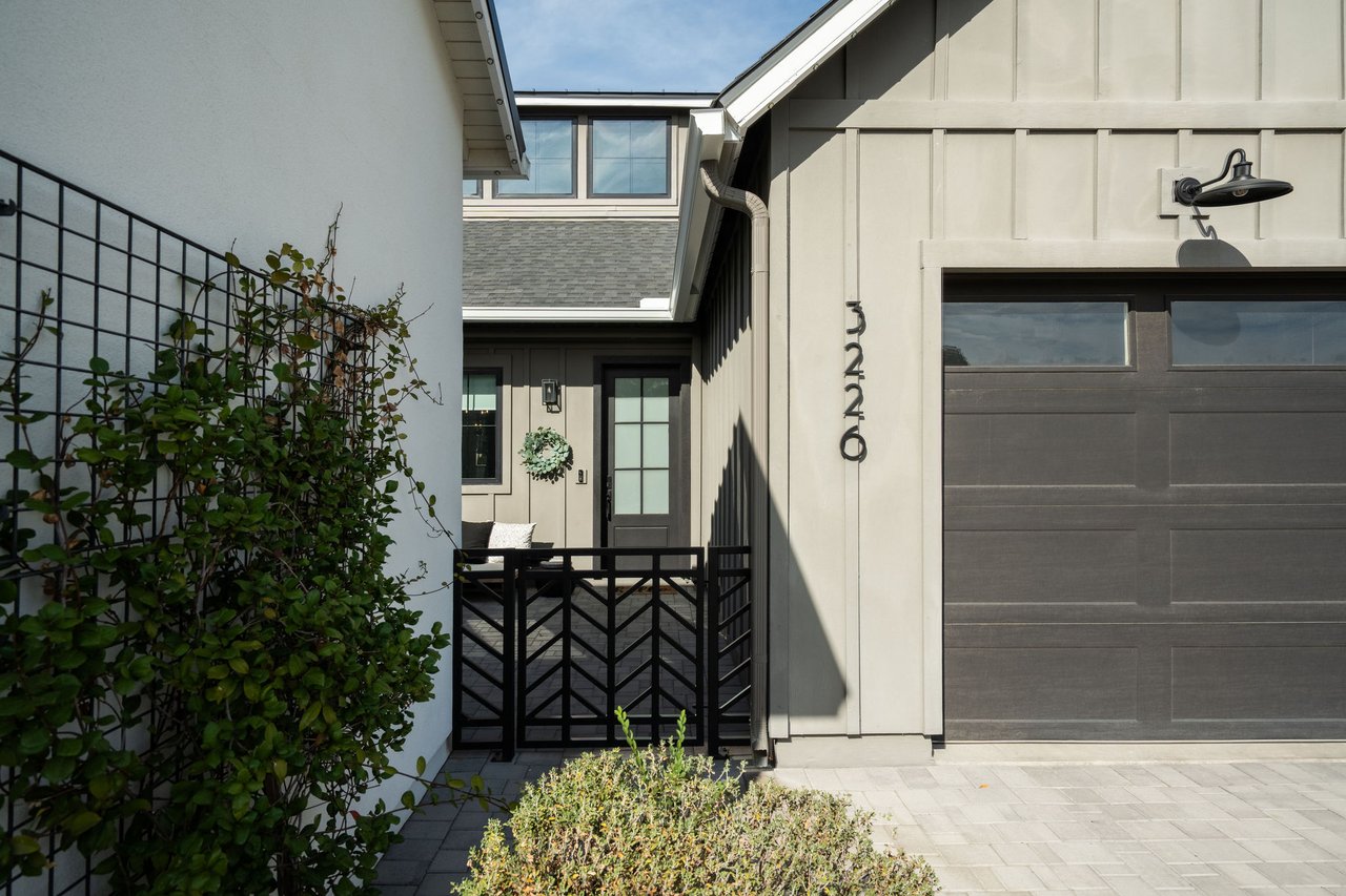 3226 E GLENROSA Avenue