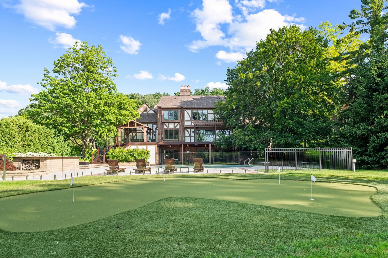 260 Woodwind Dr, Bloomfield Hills