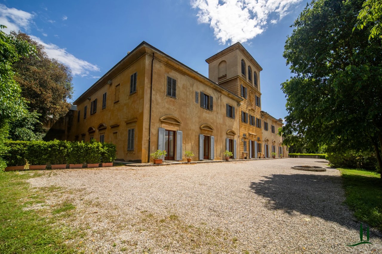 14th-Century Grand Estate Just Outside Florence