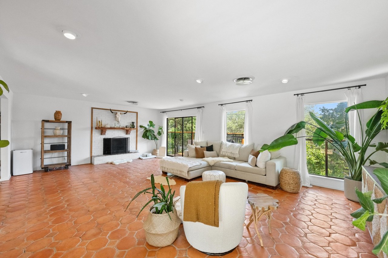 2300 Spring Creek Dr