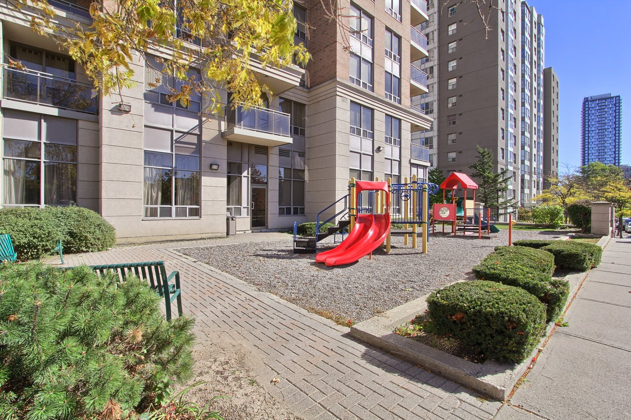 55 Strathaven Dr #1415