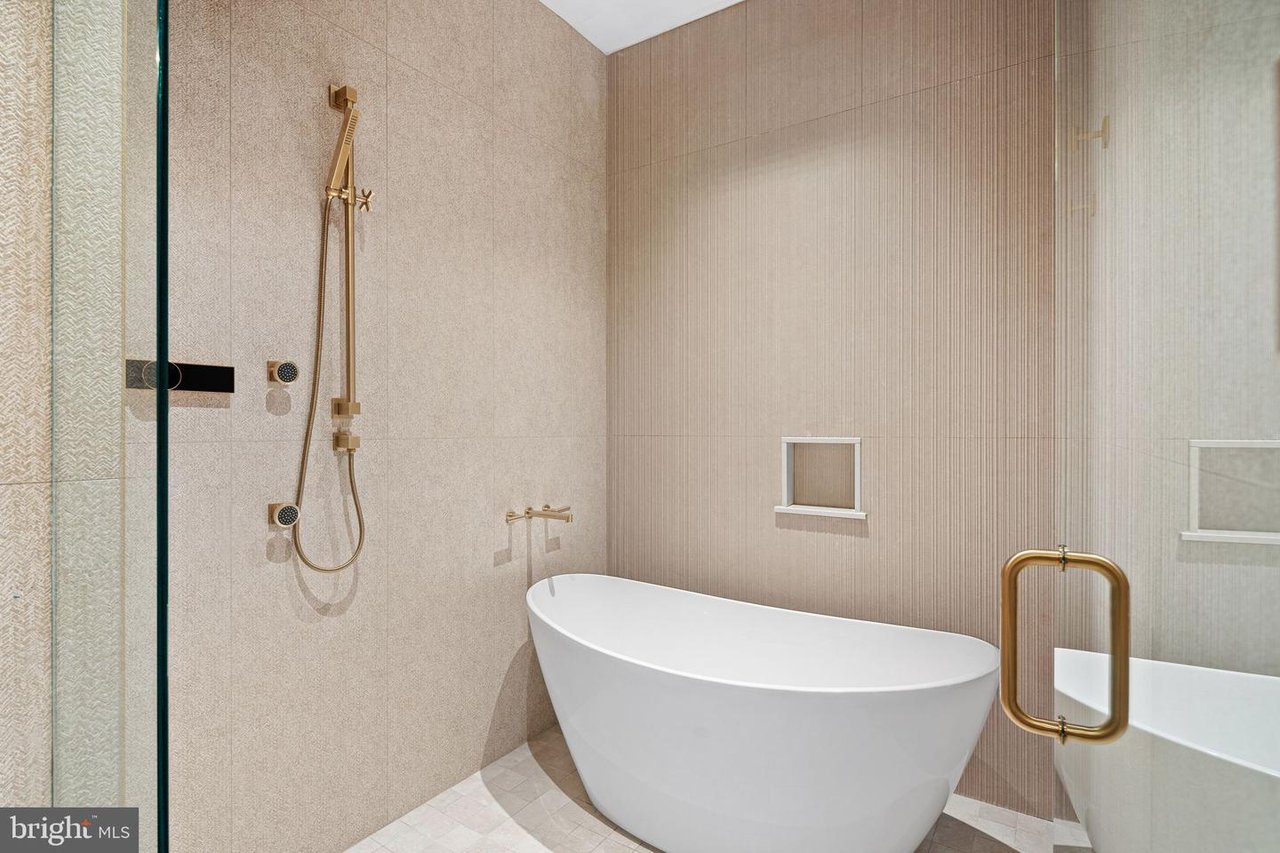 2017 Sansom St, Philadelphia, PA 19103