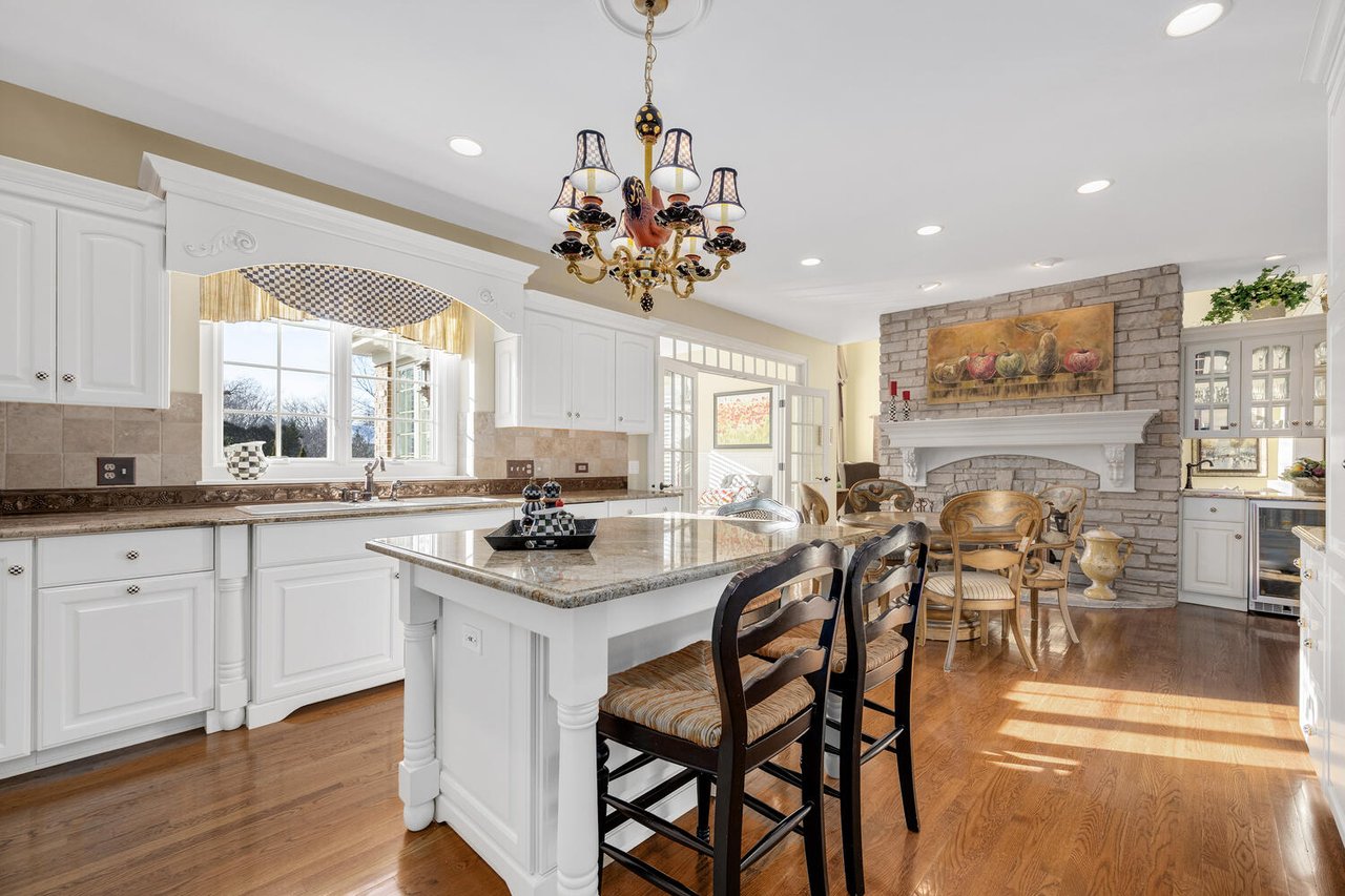 3723 Grand View Ct, St. Charles IL. - Luxury Living in the Tradition Neighborhood