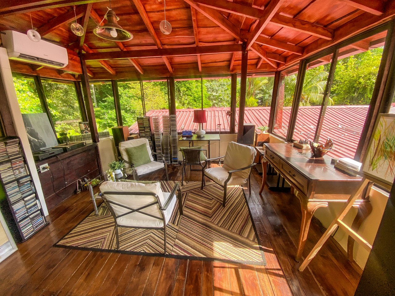 A riverfront 3-bed home on a large property In Ojochal, Costa Rica