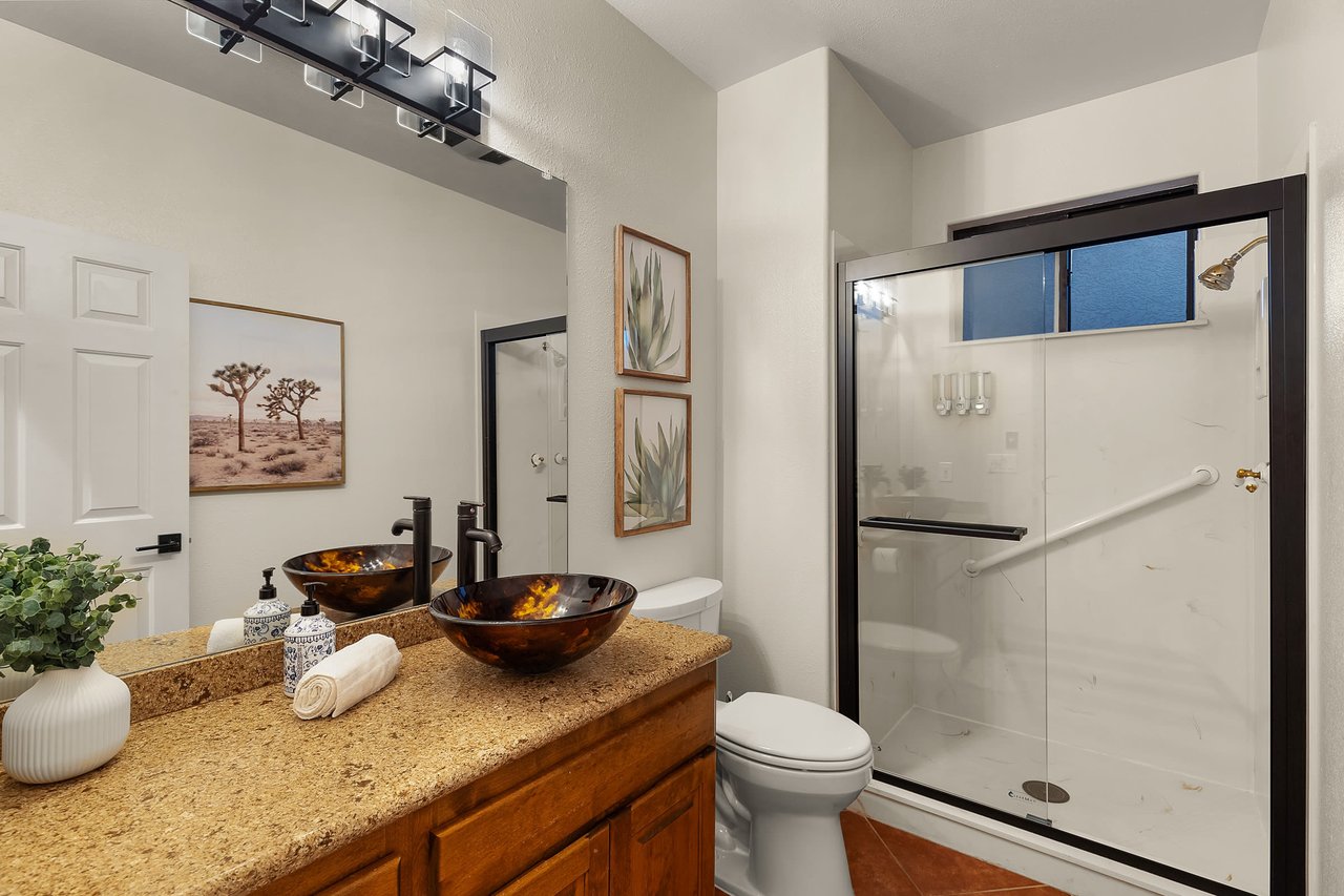 Splendor-Close to town, Huge Spa/Game Rm/Free Pets!