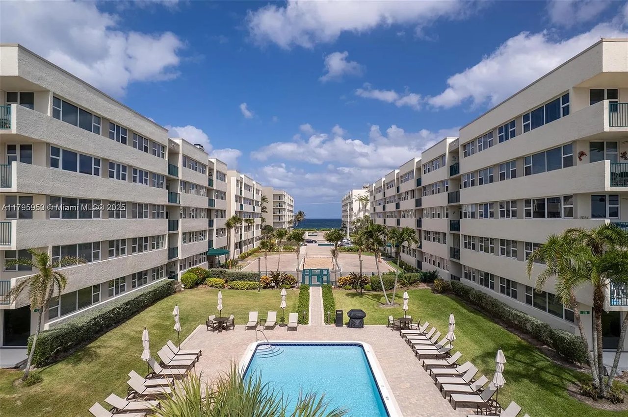 1239 Hillsboro Mile Apt 203