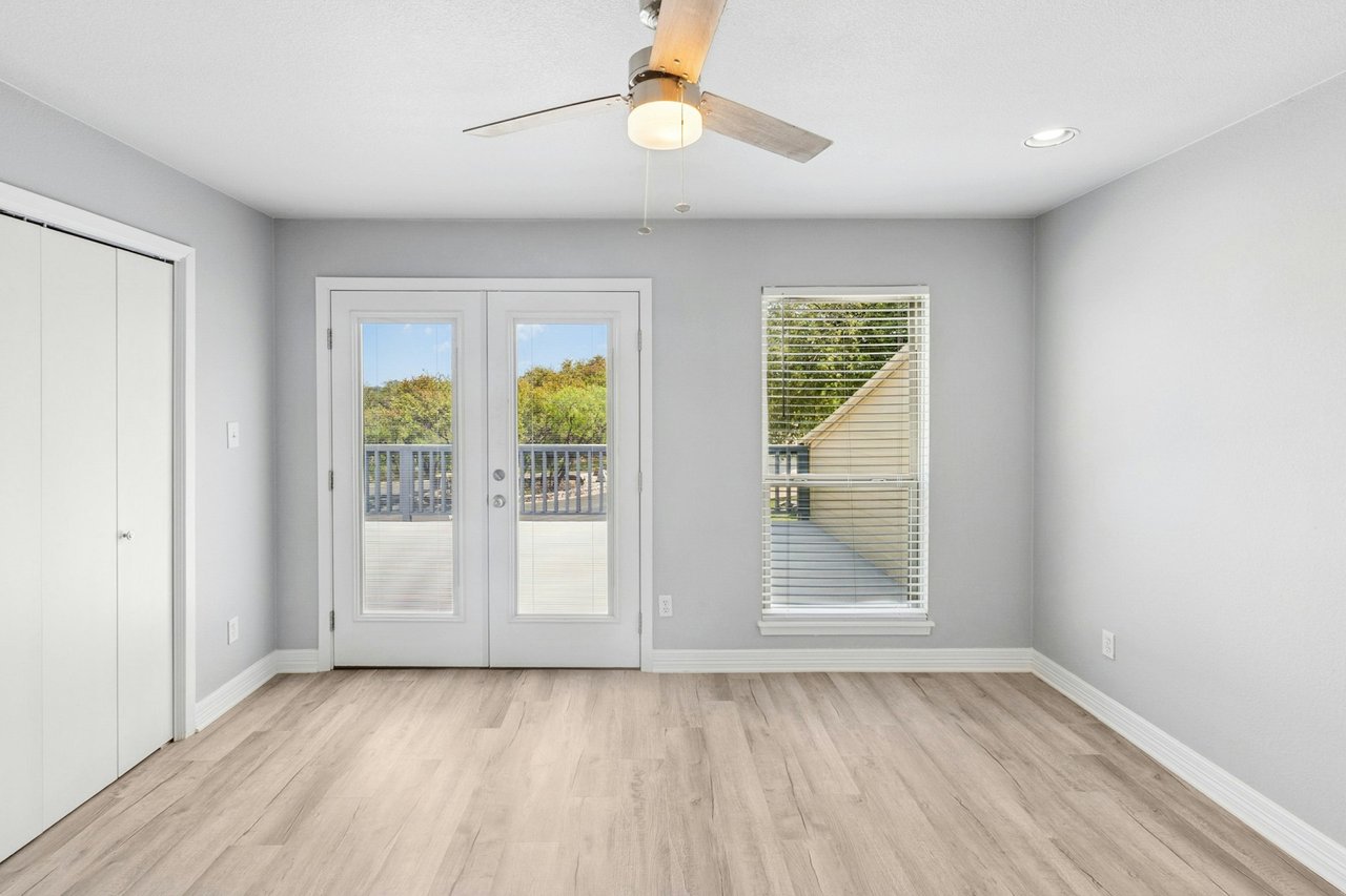Horseshoe Bay Condo Just Listed!