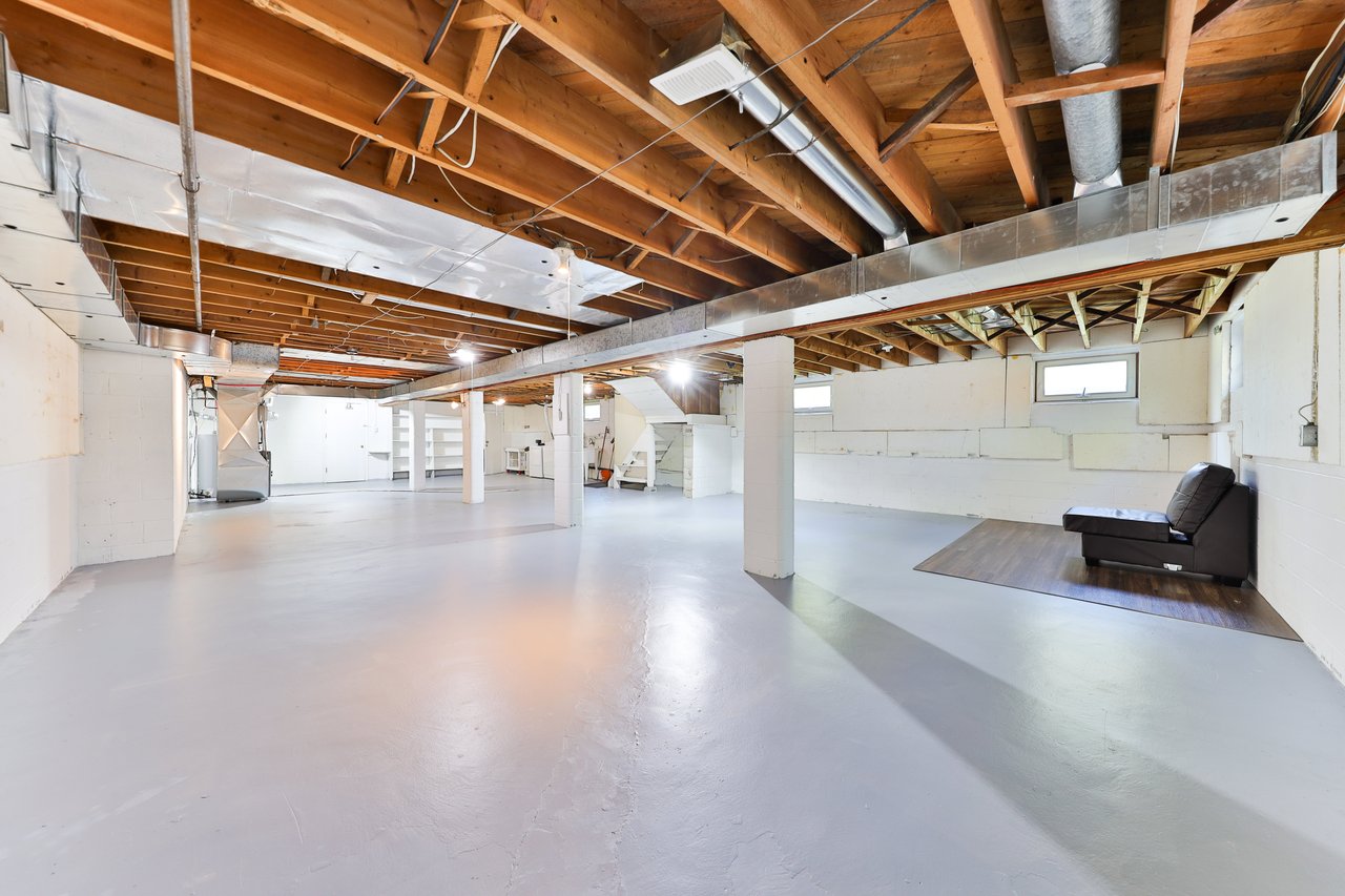 425 Plains Road W, Burlington