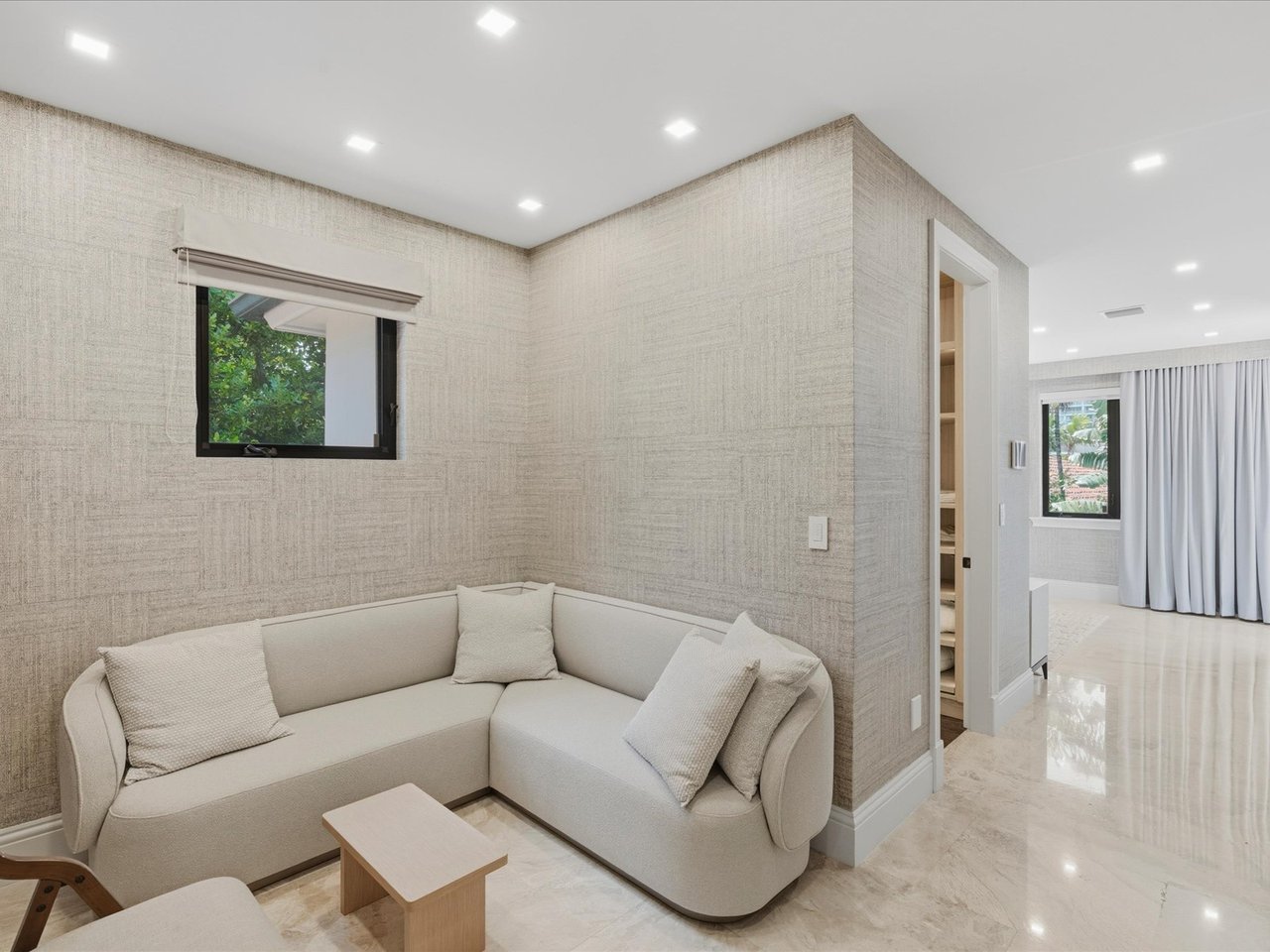 70 Camden Dr, Bal Harbour