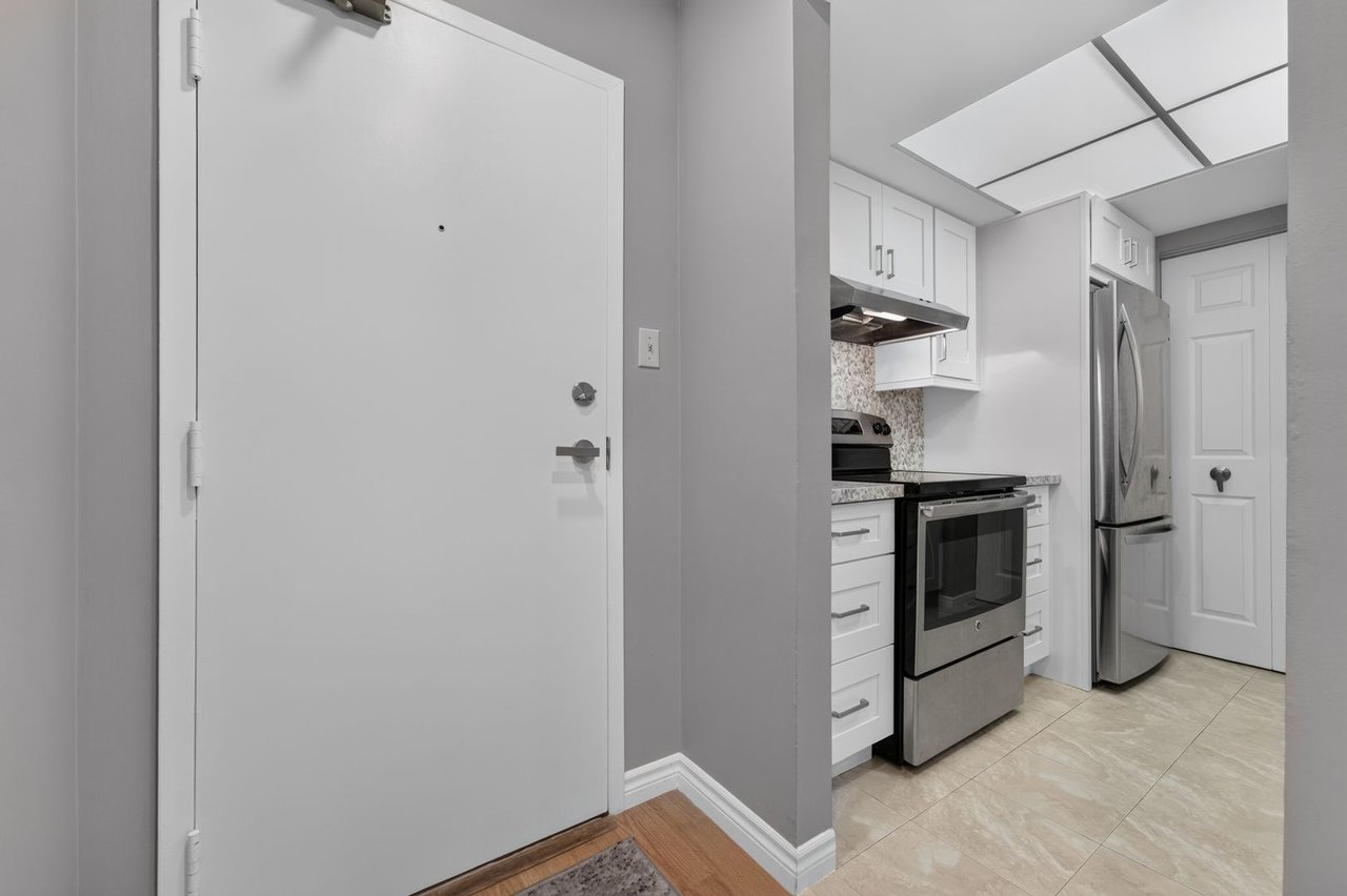 221 - 1001 Cedarglen Gate