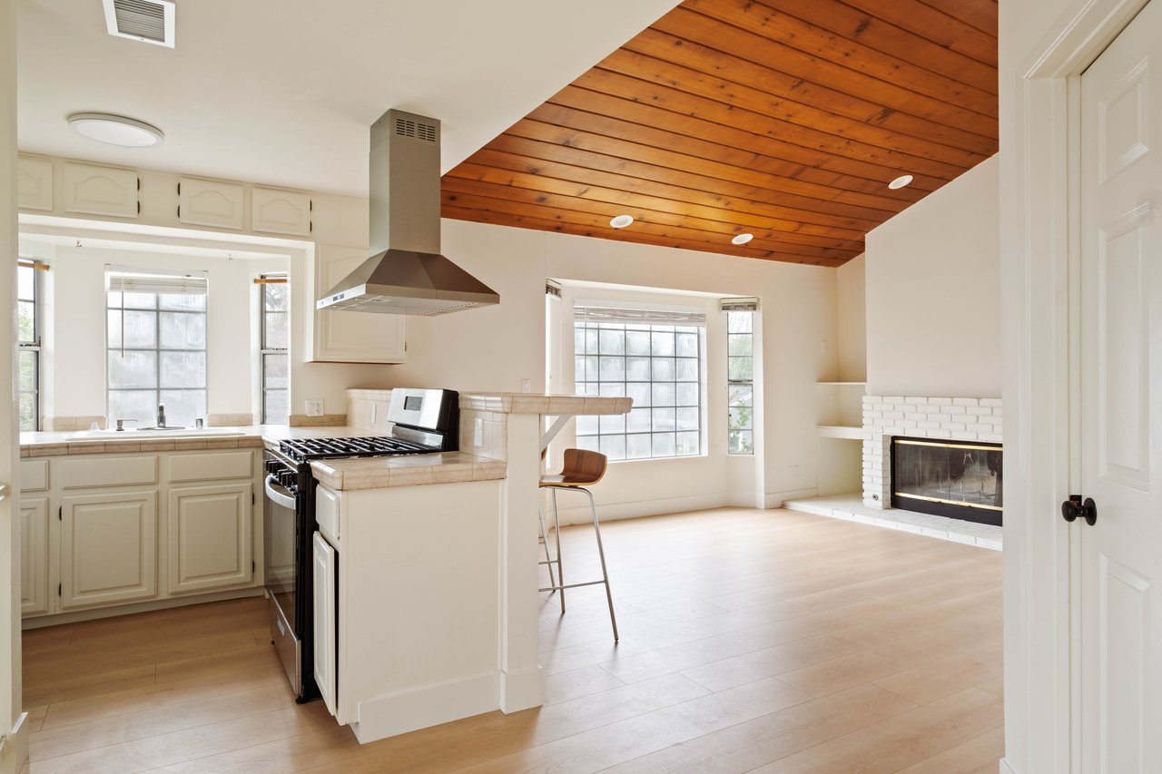 23153 Canzonet St, Woodland Hills