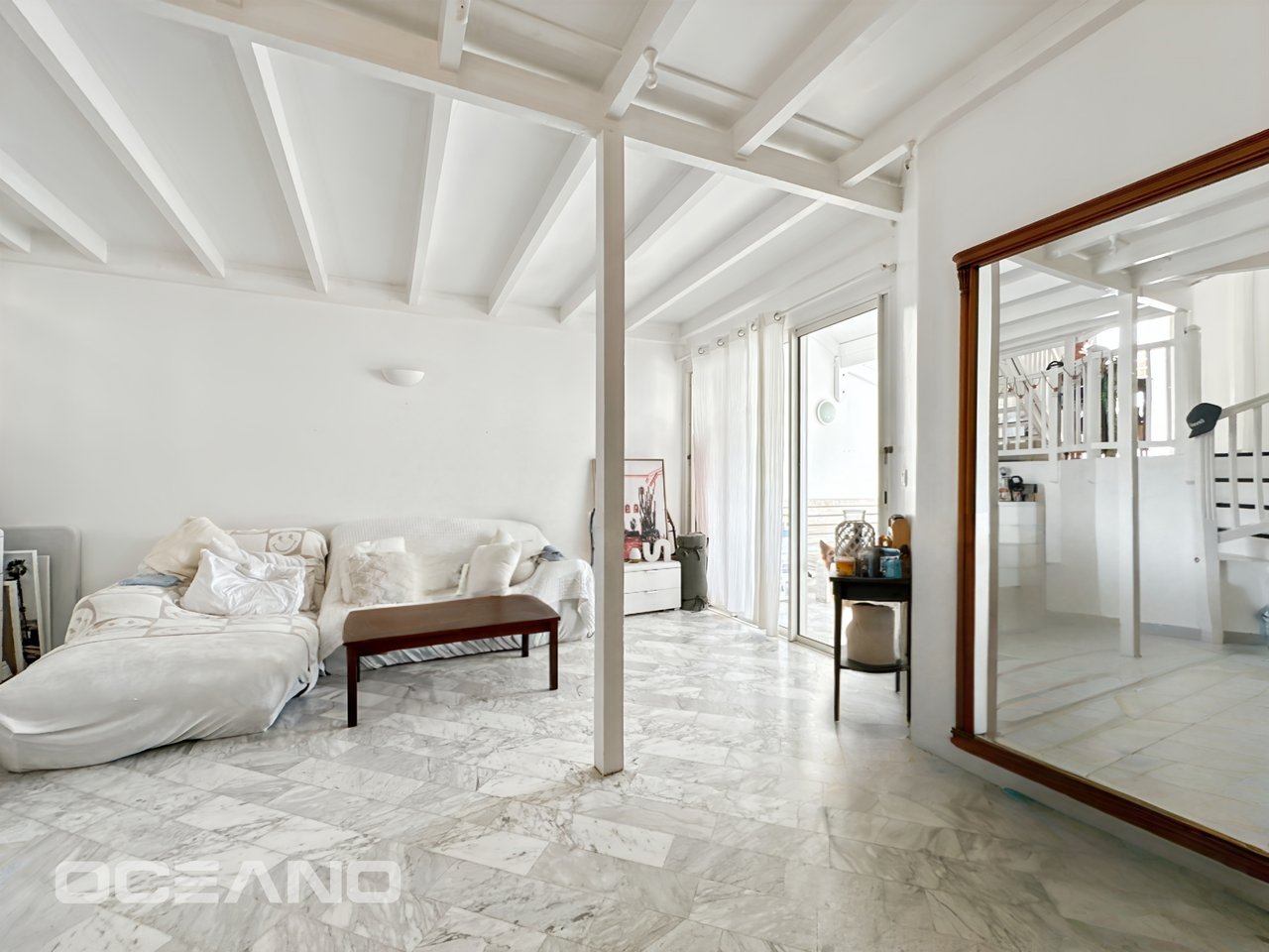 2 bedrooms with a sea view