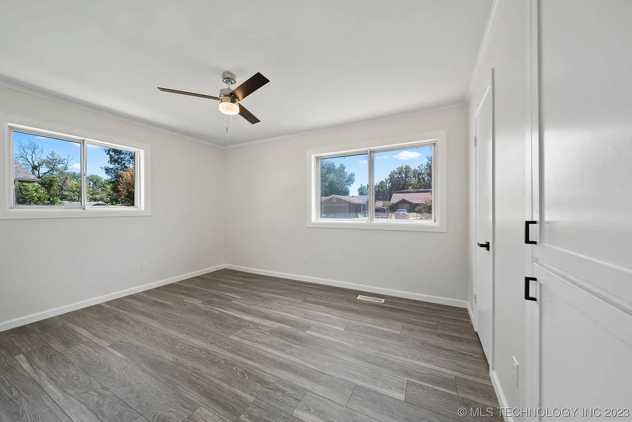 8961 E 33rd Pl