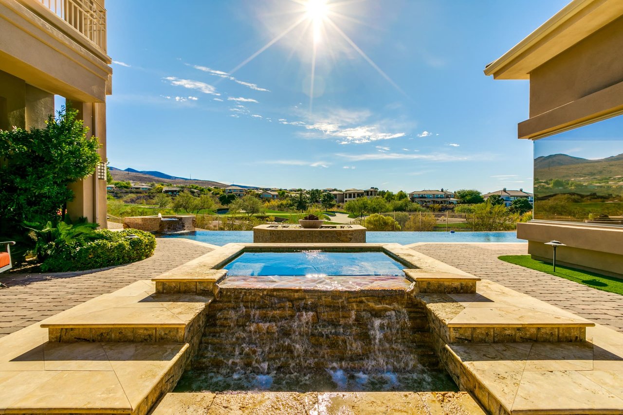 How Does Anthem Country Club Compare to Ascaya?