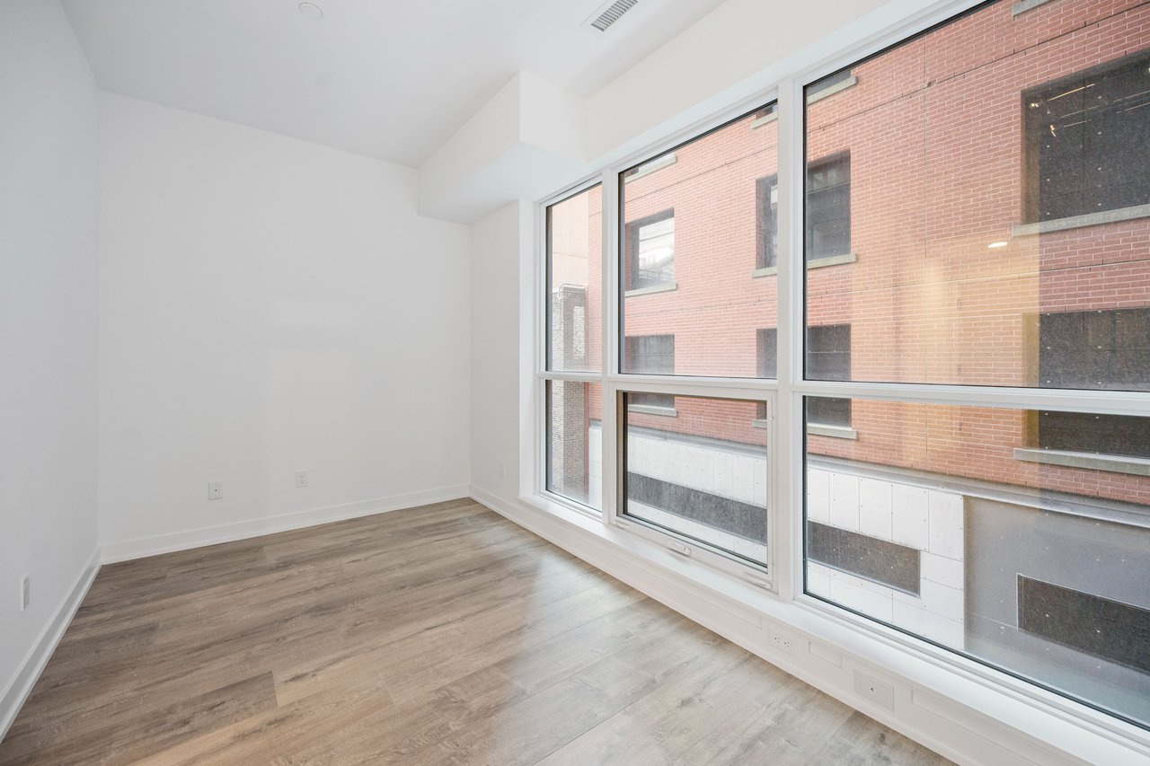 327 King Street W Unit: 302