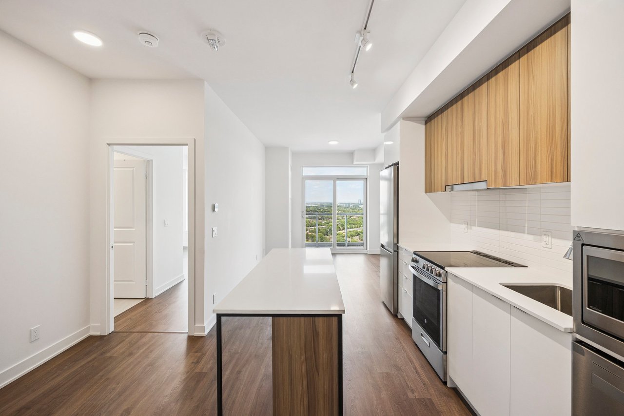 50 Upper Mall Way #2109
