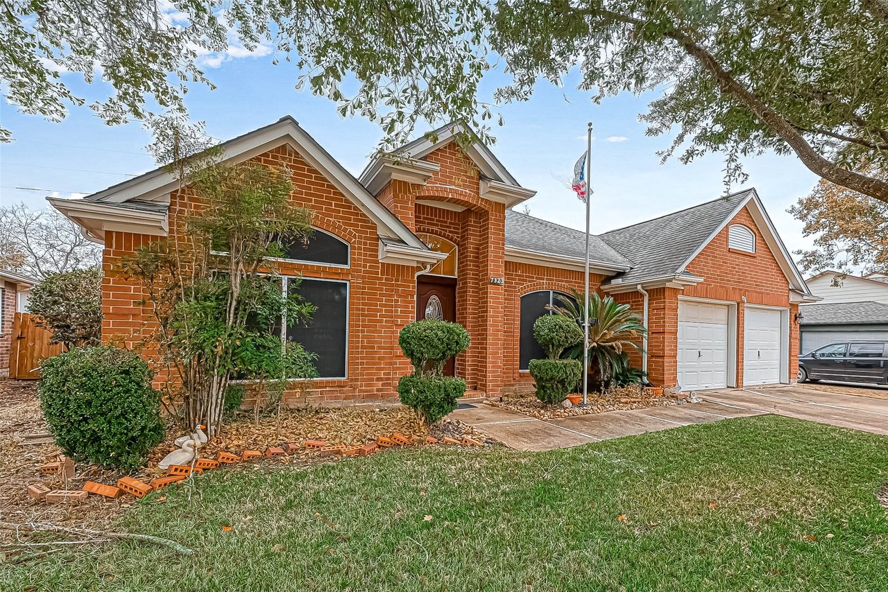 7323 Red River Dr