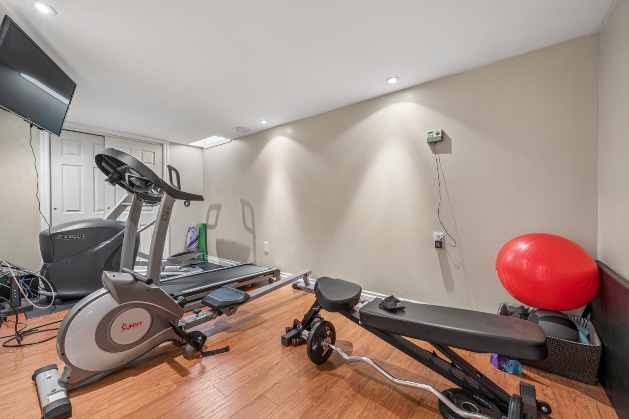 2283 Briargrove Circle, Oakville, ON