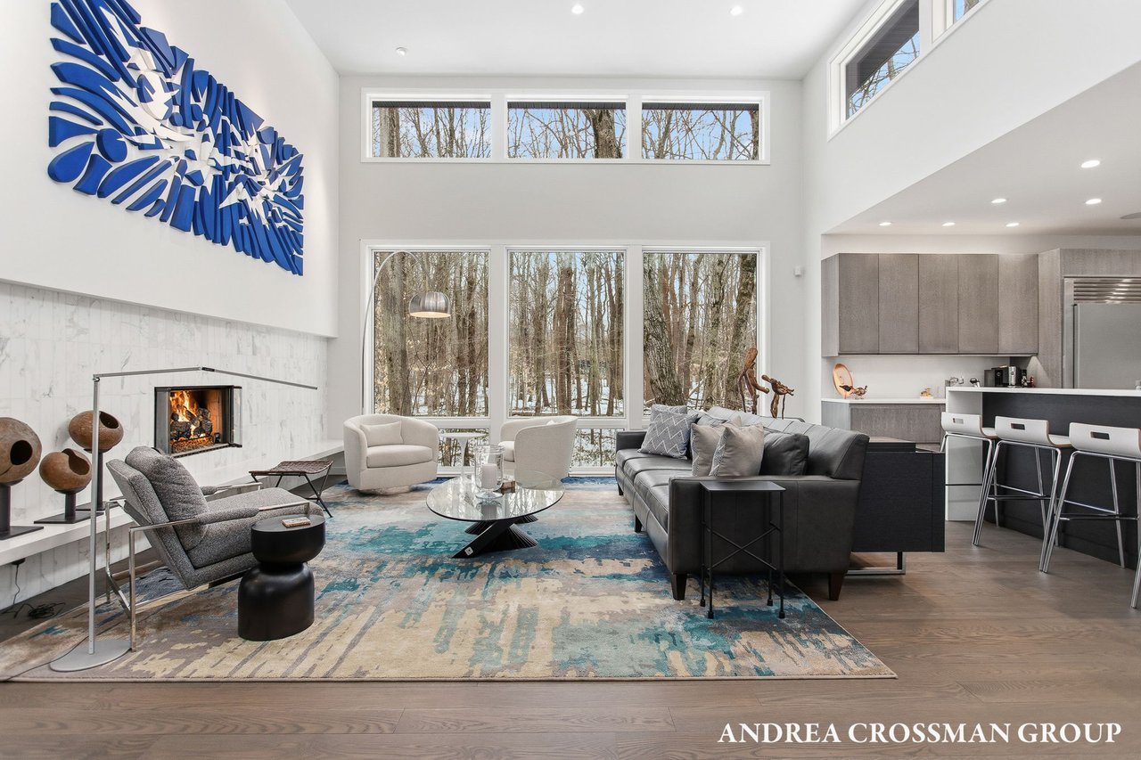 6919 Bendemeer Drive