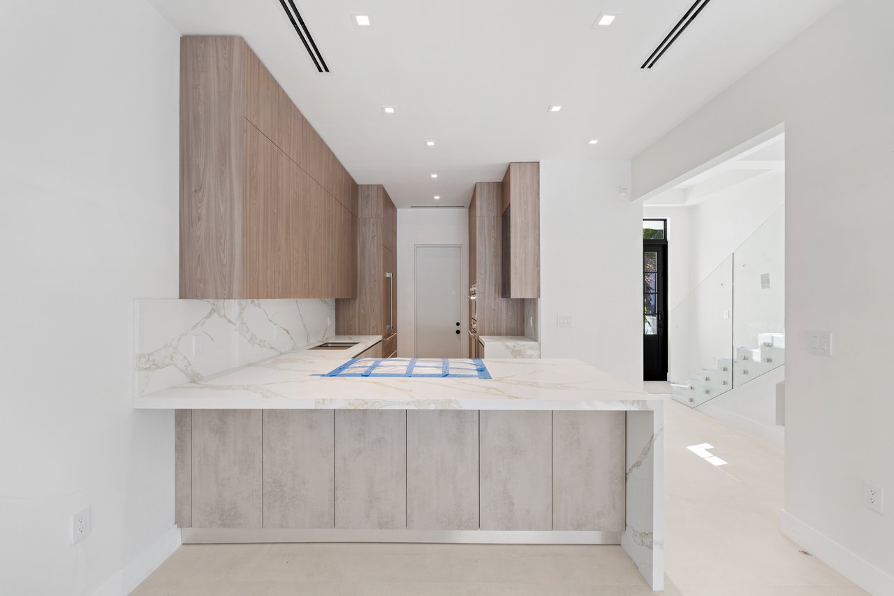 2710 S Le Jeune Road