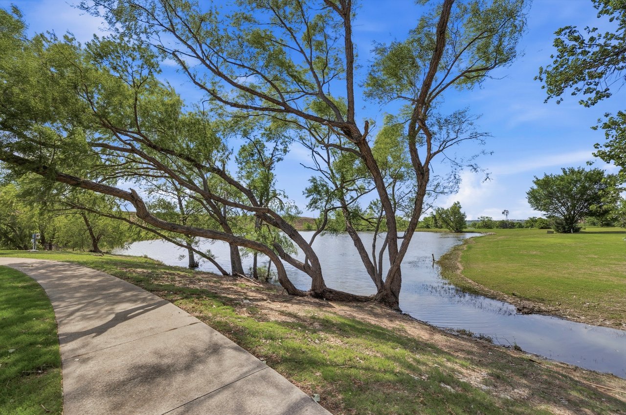 Gated Community Minutes from Eagle Mountain Lake!