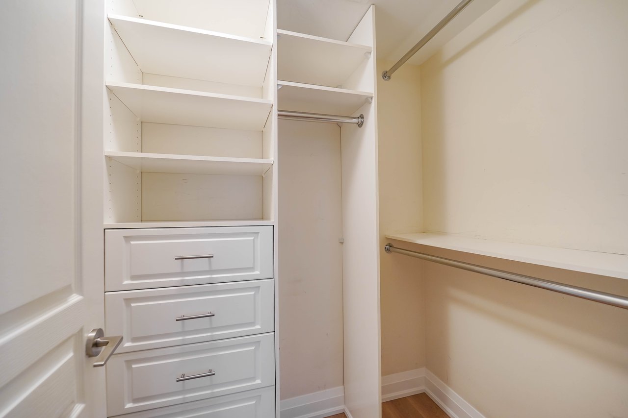 1 Hurontario St 308