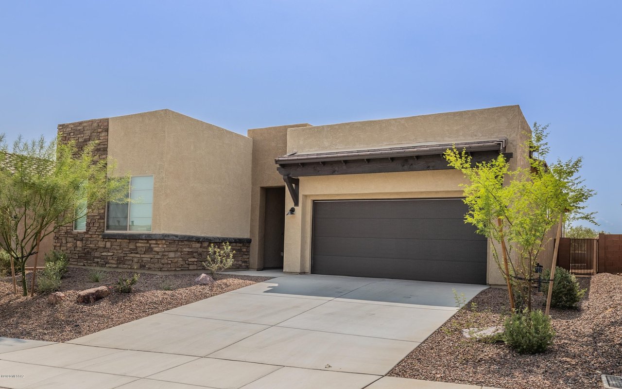 240 E Ancient Pueblo Ln