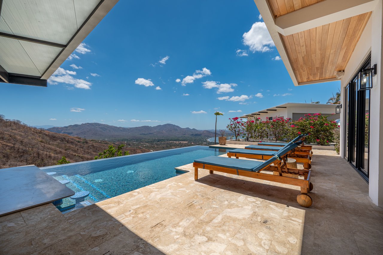 Casa En Las Rocas | Spectacular Ocean-View Home in Pacific Heights