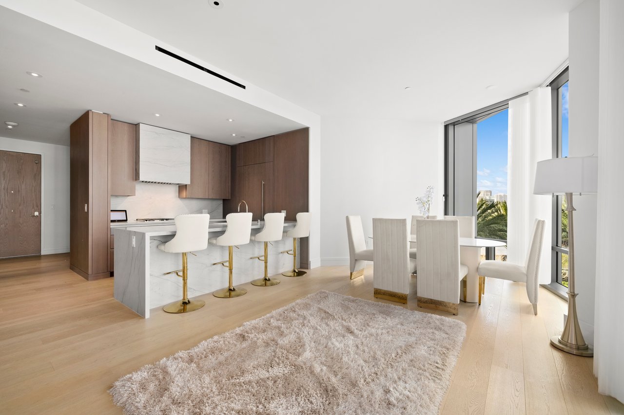 211 W. Elm Court, No. 3D