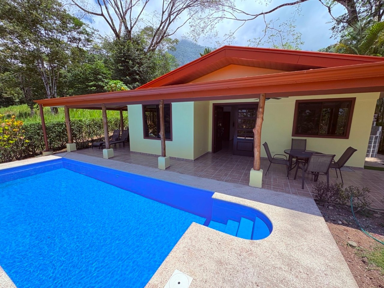 Move in ready 2 bedroom / 2 bathroom home with window ocean view and pool in Ojochal.