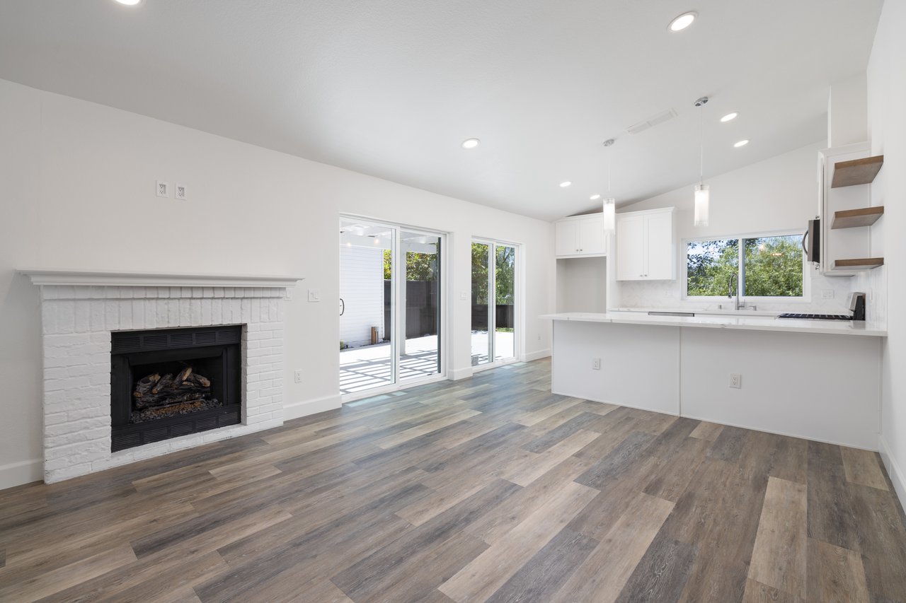 21 Indian Hill Ln