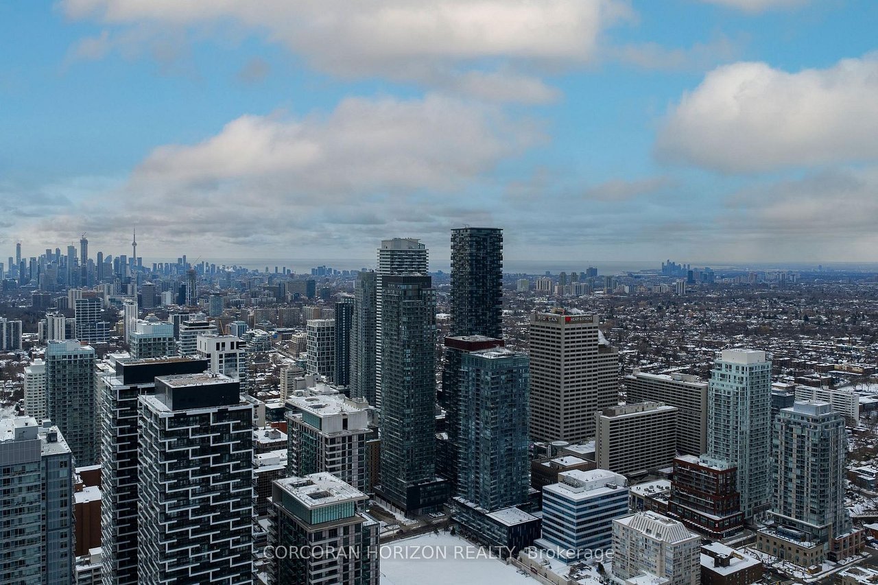 PENTHOUSE OPULENCE BY THE EGLINTON LRT