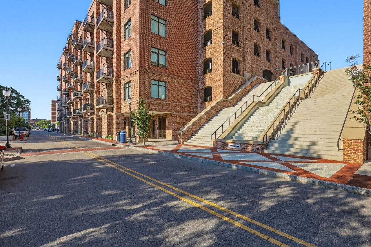 The Overlook at River Place