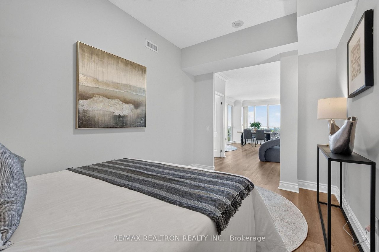 NORTH YORK LUXURY 