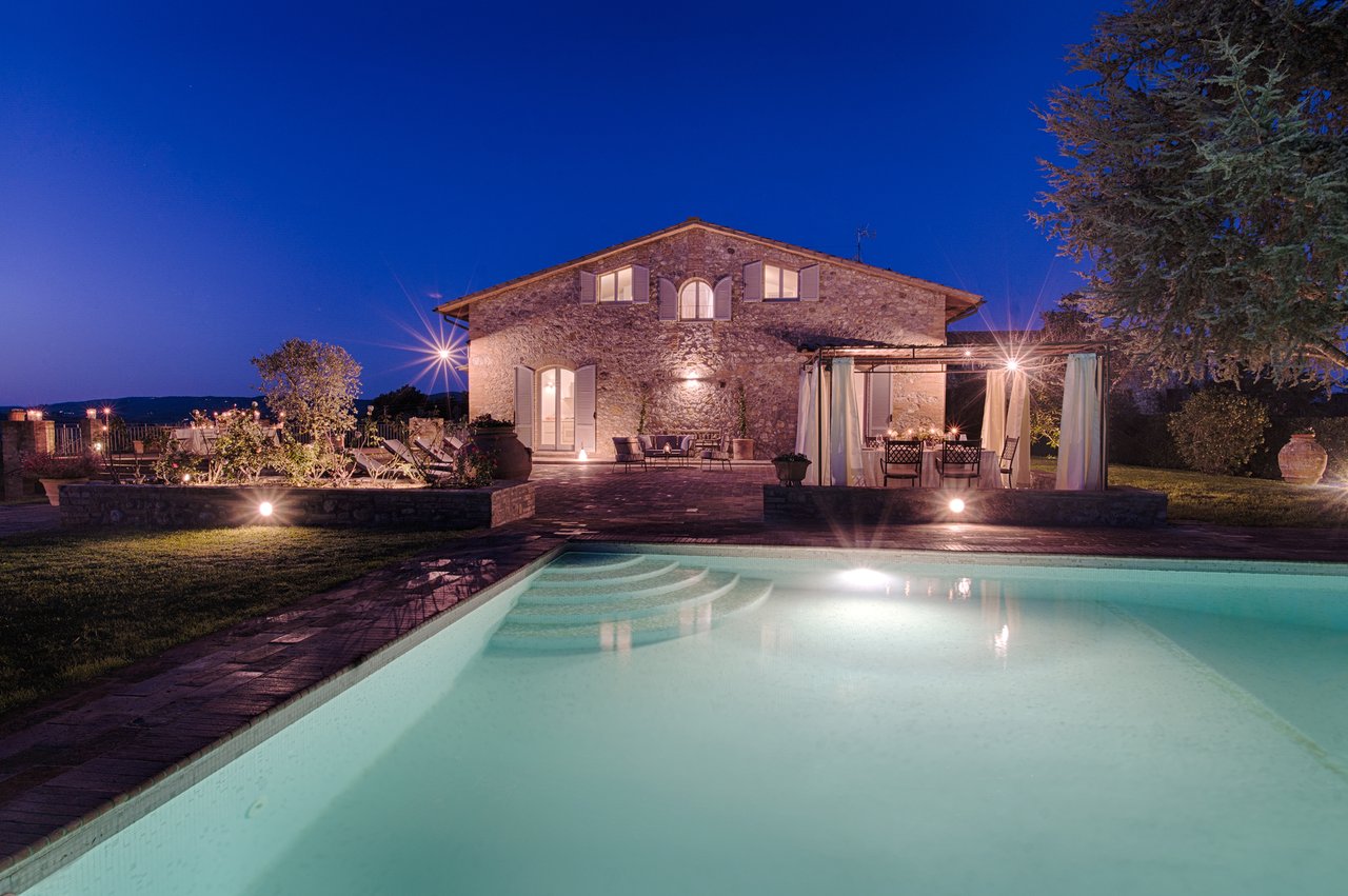 Tuscan Villa With Panoramic Country Views