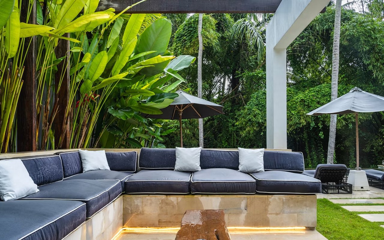 Entertaining at Home: How to Host the Ultimate Island Gathering