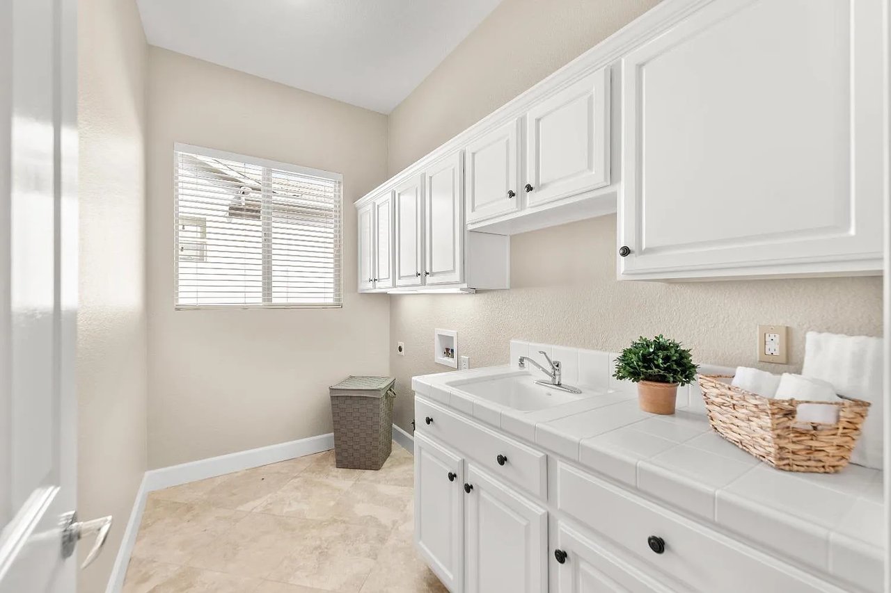 2280 Hidden Hills Ln