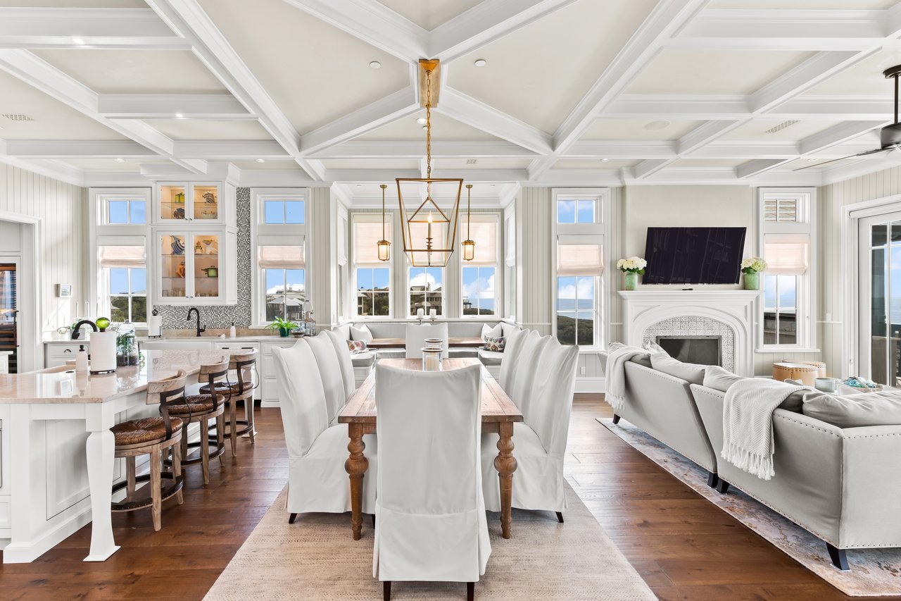 243 W Bermuda Dr