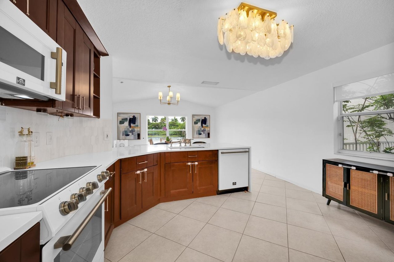 Lakefront Living in Silver Lakes