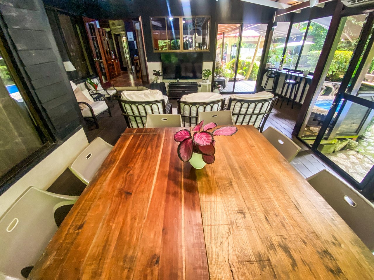 A riverfront 3-bed home on a large property In Ojochal, Costa Rica