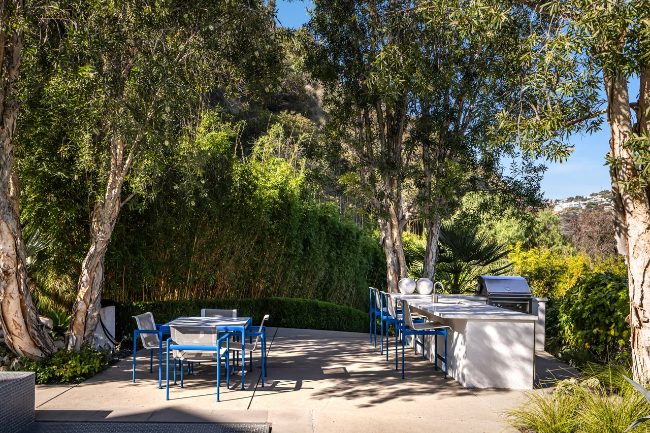 8080 Laurel View Dr, Hollywood Hills 