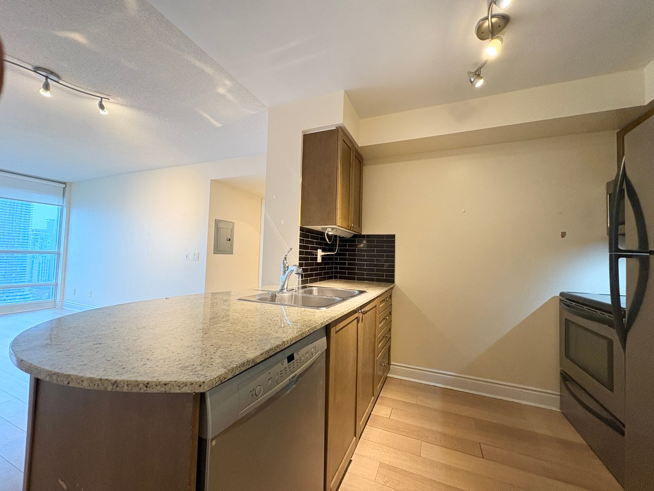 763 Bay St Unit: 3413