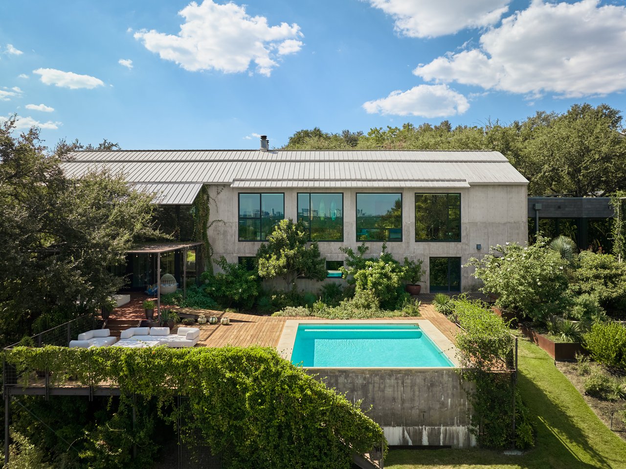 STRATFORD HILLS ARCHITECTURAL LANDMARK