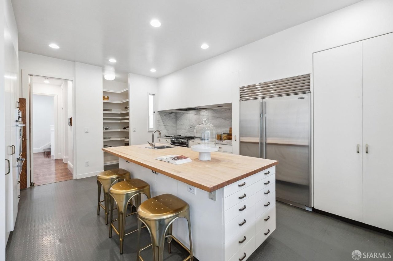 2536 Baker Street
