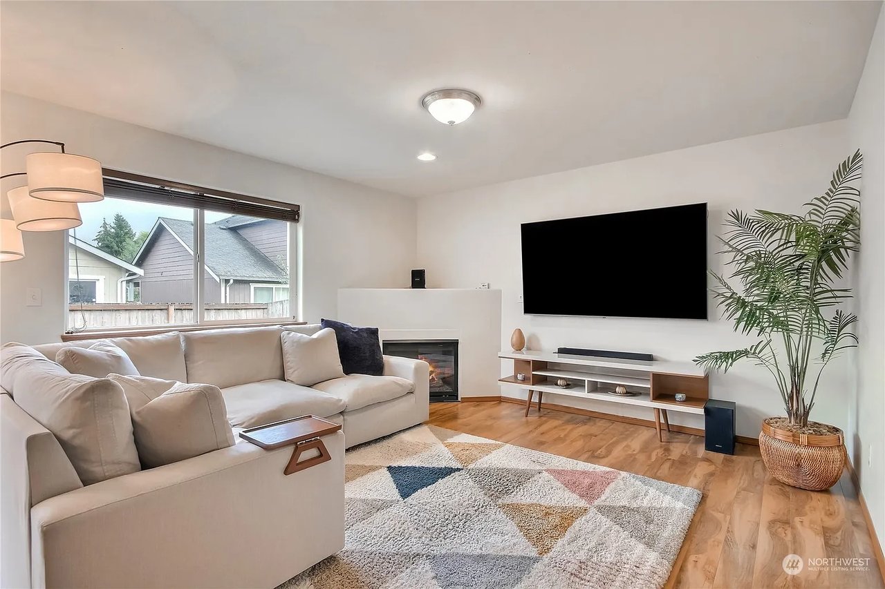 225 93rd Pl SW